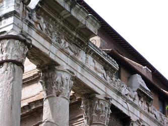 Tempio di Antonino e Faustina - colonne