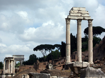 Tempio dei Dioscuri - colonne corinzie e trabeazione