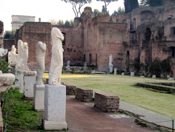 Casa delle Vestali - il cortile